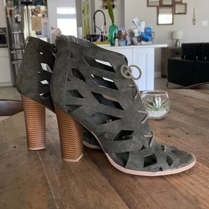 Parker & Sky Olive Green Perforated Lace Up Zipper Booties Size 11?